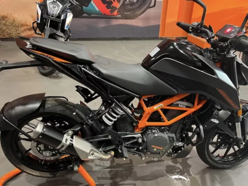 KTM Duke With 399cc New Stylish Bike Arrived in Market with Type C Charger and Gadget Support.